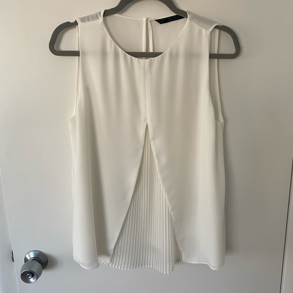 Zara white top. Perfect condition. Never worn.